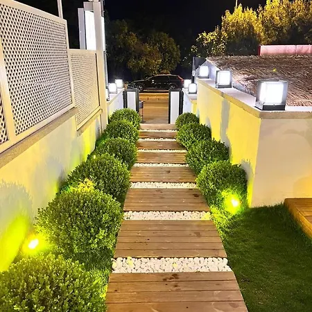 לינה וארוחת בוקר Lulja Alacati - Adults Only